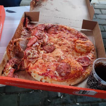 Little Caesars Pizza Sunumunda Sorun Ve Geç Gelmesi