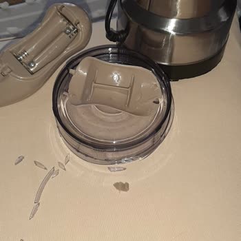 Fest Danışmanlık ve Depolama Kırık Ürünler Ve İletişim Eksikliği