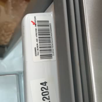 Esme Alışveriş Merkezi Ve Servisin Değiştirmiş Olduğu Kapağı.