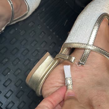 Laminta Yeni Ayakkabı Tek Kullanımda Koptu