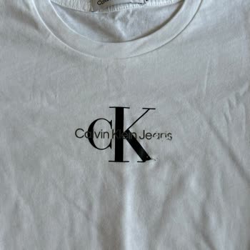 Calvin Klein - İlk Yıkamada Baskıları Deforme Olan T-shirt