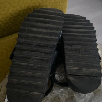 Stradivarius Ayakkabılarımın Durumu: Kırık Topuk Ve Kirli Taban