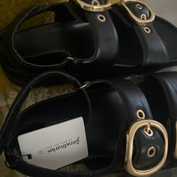 Stradivarius Ayakkabılarımın Durumu: Kırık Topuk Ve Kirli Taban