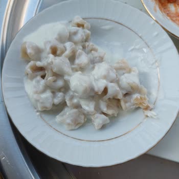 Kaşık-la Mantı Mantıda Kıyma Yerine İp Çıktı