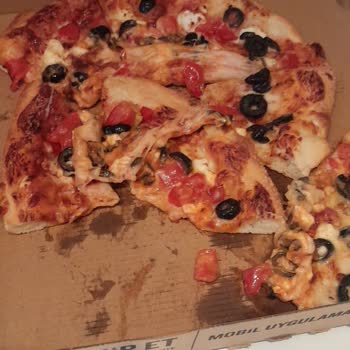 Yemeksepeti Pizza Hut Pizzayı Andıran Siparişim