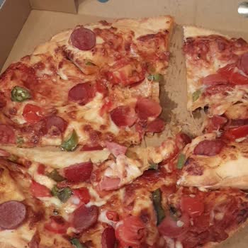 Yemeksepeti Pizza Hut Pizzayı Andıran Siparişim