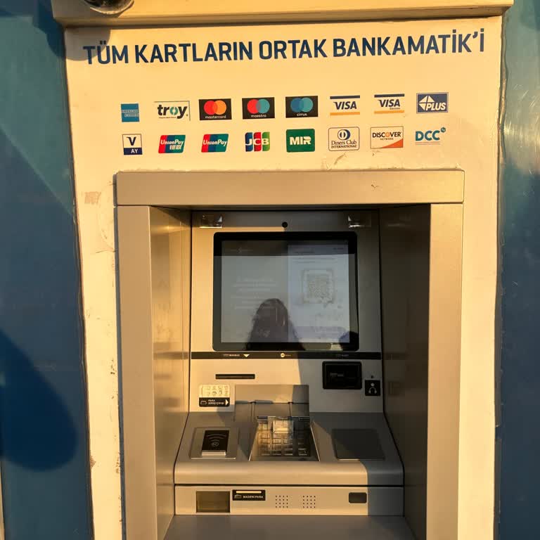 İş Bankası ATM Paramı Alıkoydu