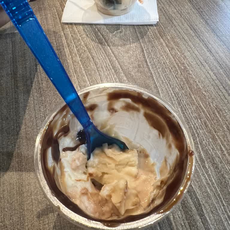 Burger King Dondurmasının Sütü Bozuk