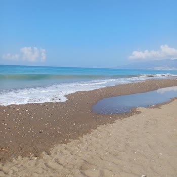 Rizom Beach Hotel Kumluca Deniz Dalgalı Günün Hiçbir Saatinde Girilemiyor!