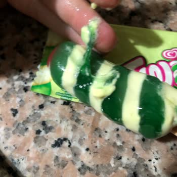 Algida Twister Mini Dondurmanın Jöleleşmiş Ve Acılaşmış Kısımları