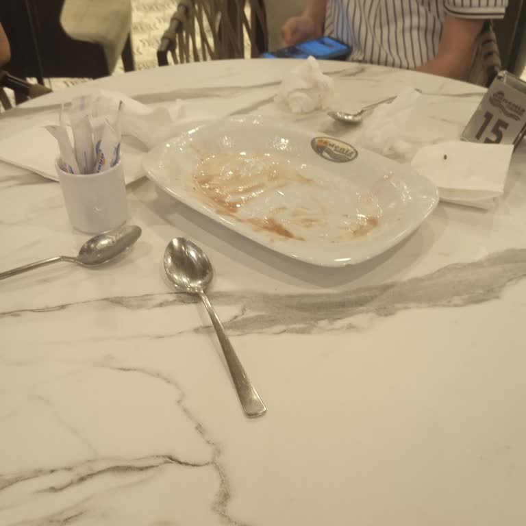 Akdeniz Dondurmacısı Personel Memnuniyetsizliği!