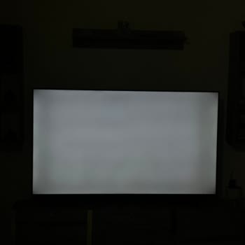 Grundig Televizyonda Renklerde Solukluk Ve Siyah Lekeler