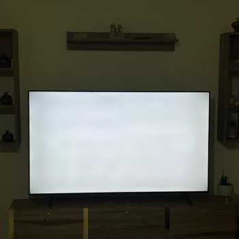 Grundig Televizyonda Renklerde Solukluk Ve Siyah Lekeler