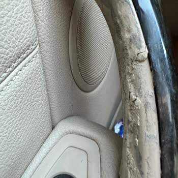 BMW 3.20 2016 Model Araçta Kapı Kolu Deformasyonu