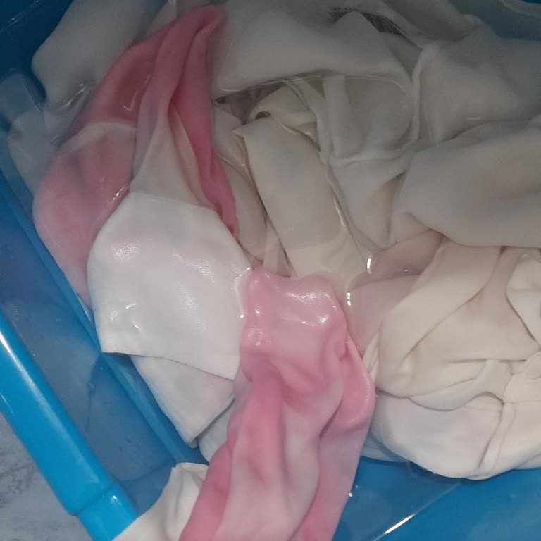 Domestos Beyaz Gömleği Pembe Yaptı