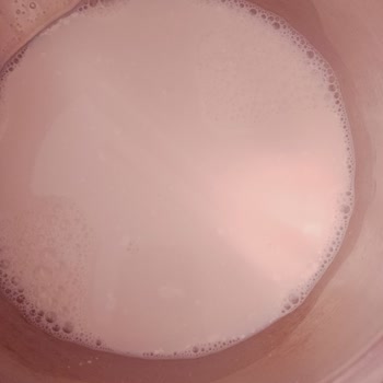 Yörükoğlu Markasının Sütünün İçindeki Beyaz Tortular
