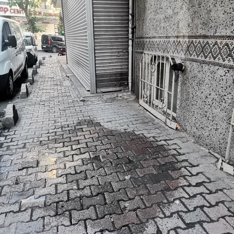 Bahçelievler Belediyesi Apartmanlarda Klima Hortumları Dış Cephede!