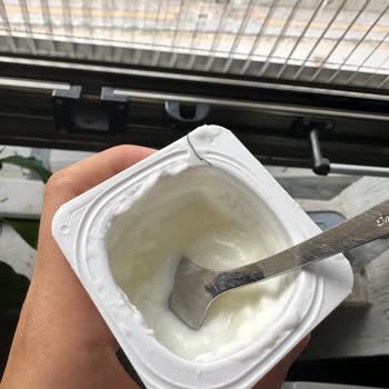 Danone Activia İçinden İp Çıktı