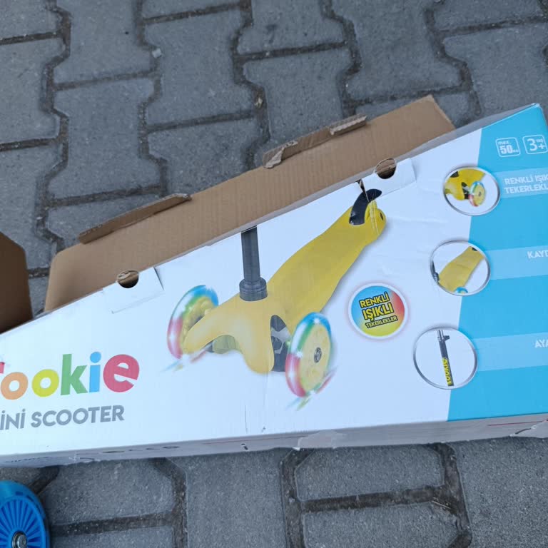 BİM Aktüel Scooter Düz Yolda Kırıldı