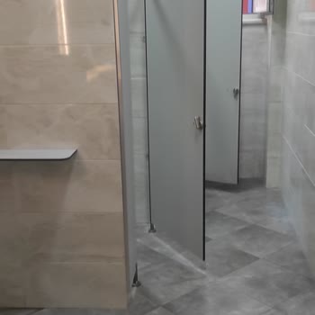 Dokuz Eylül Üniversite Hastanesi Tuvaletleri Ya Da Başka Bir Şeysi.