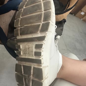 Tommy Hilfiger Ayakkabı 1,5 Ayda Mahvoldu