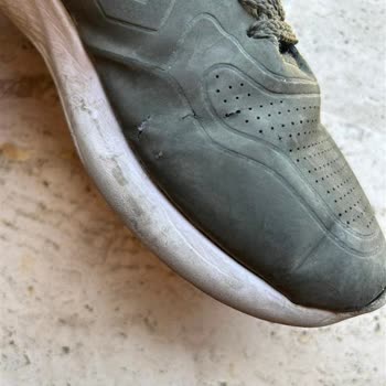 Hummel Kalitesiz Derisi Parçalanan Ayakkabı