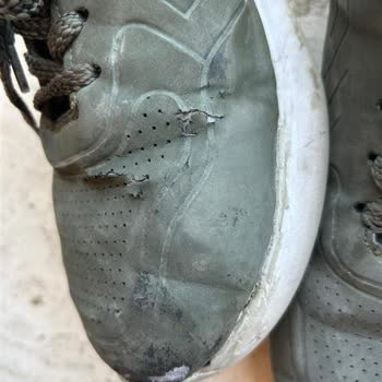 Hummel Kalitesiz Derisi Parçalanan Ayakkabı