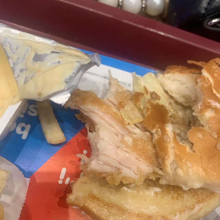 Popeyes Hamburger Çiğ Tavuk