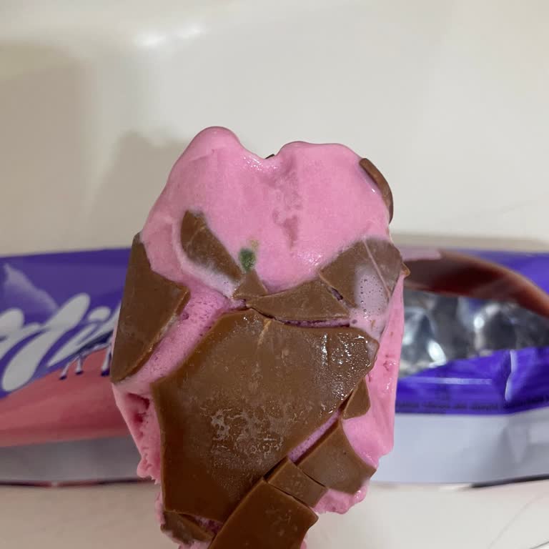 Küflü Çıktı Algida Milka.