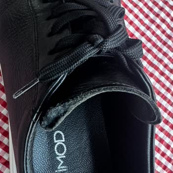 Derimod Sattığı Ürüne Sahip Çıkmıyor