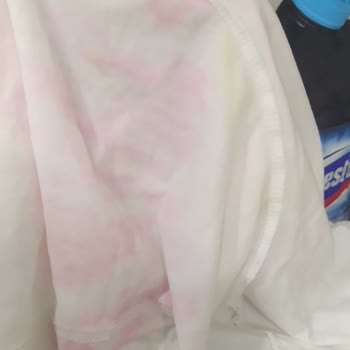 Domestos Çamaşır Suyu Nedeniyle Pembeleşen Beyaz Ürünler