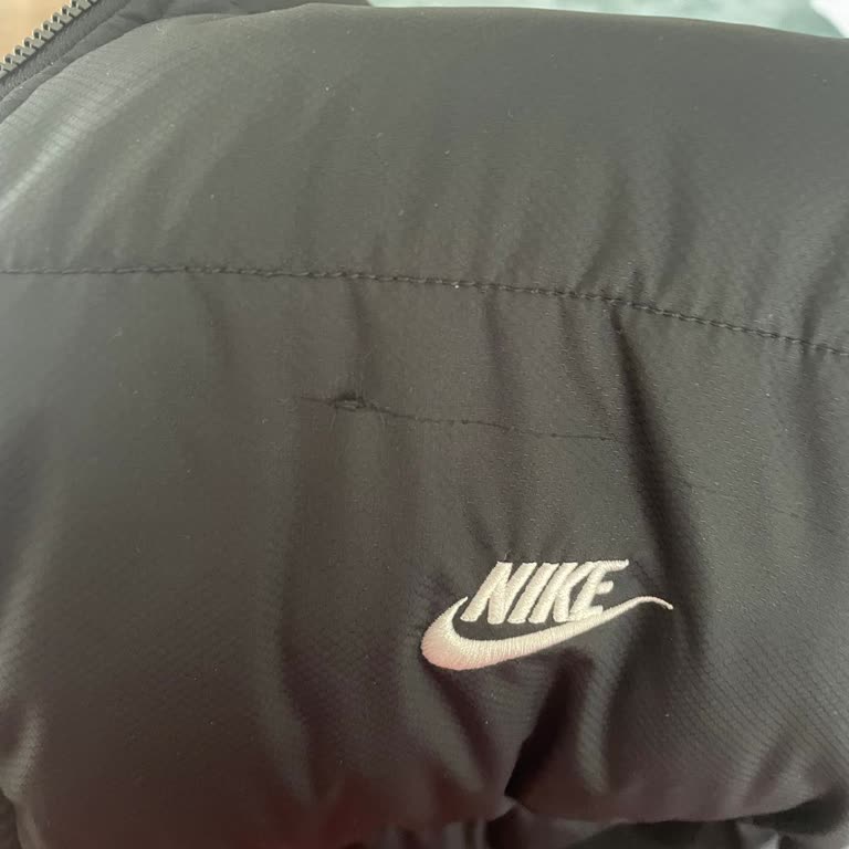 SuperStep Nike Sportswear Club Herrenjacke FB7368-010 beschädigt geliefert, enttäuschende Erfahrung und Lösung gefordert