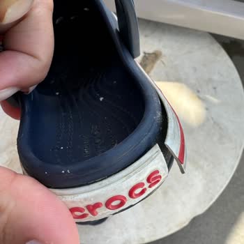 Crocs Terlik & Ayakkabı Crocs Terlikler Güneşte Küçüldü Ve Açılma Yaptı