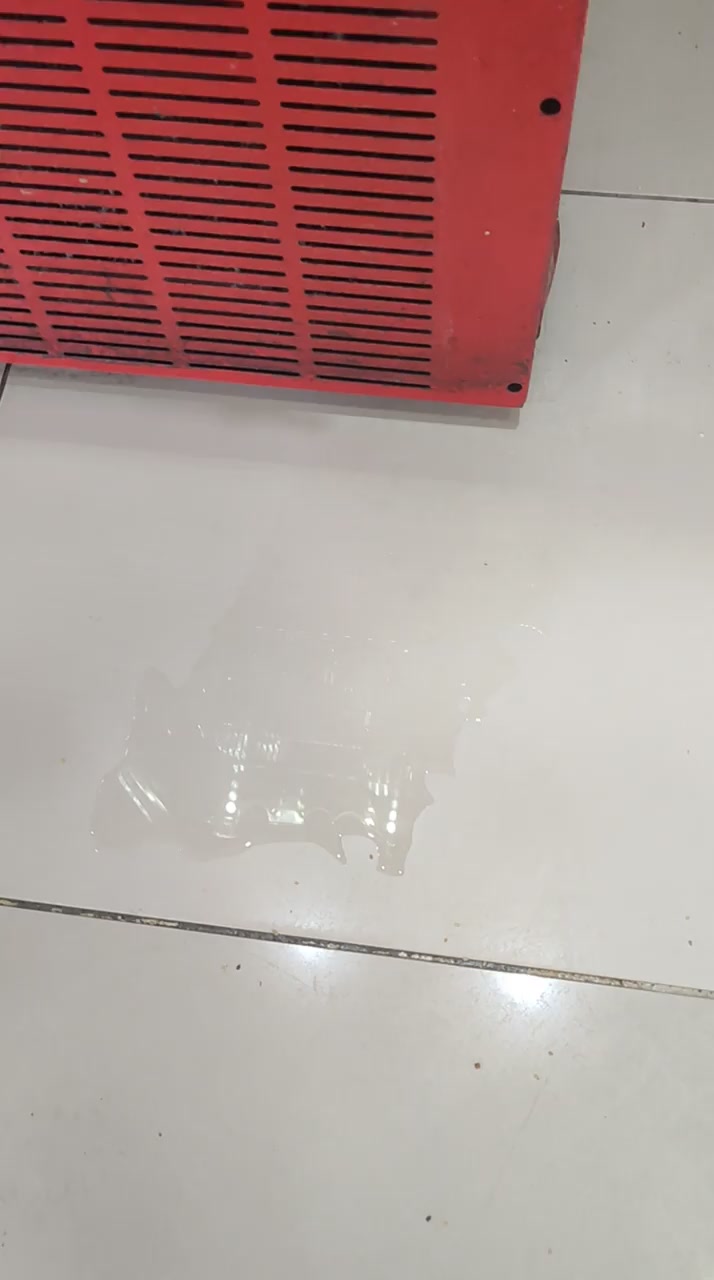 Coca-Cola Kühlschrank, langwieriger Austausch und Motorprobleme führen zu Wasseraustritt Videovorschaubild