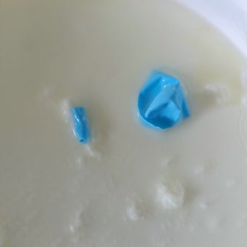 İçim Süt ve Süt Ürünleri Yoğurdun İçinden Patlak Balon Parçası Çıktı