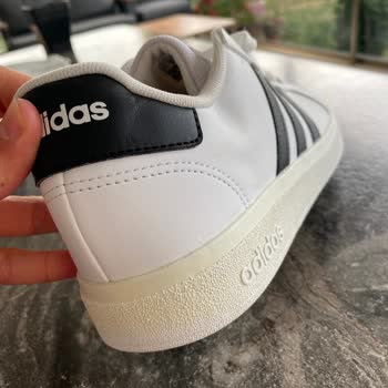adidas Ayakkabı Sarardı Alt Tabanları Çok Kötü