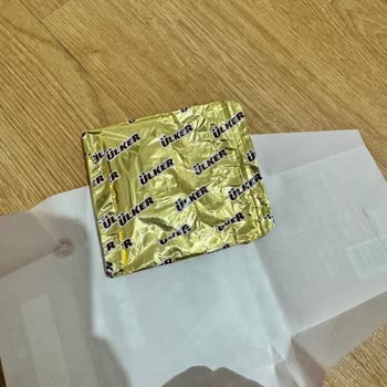 Ülker Çikolata Paketten Açılmamış Şekilde Yarım Çıkması