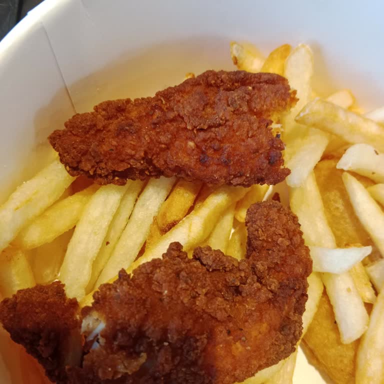 Çayırova McDonald's Buz Gibi Hamburger Eksik Servis Yanmış Tavuk