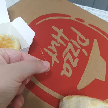 Pizza Hut Ürünleri Eksik Gönderiyor Ve İçinden Kıl Çıkıyor