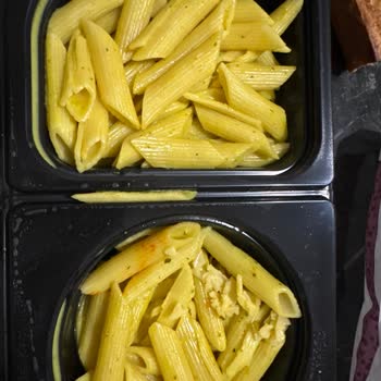 Tavuk Dünyası Makarnası Kokuyor Ve Dalga Geçiliyor