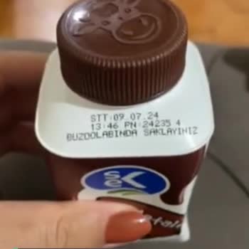 A101 Tarihi Geçmiş Süt Satıyor!