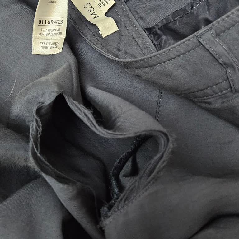 Marks&spencer 2 Ayda Yırtılan Pantolon