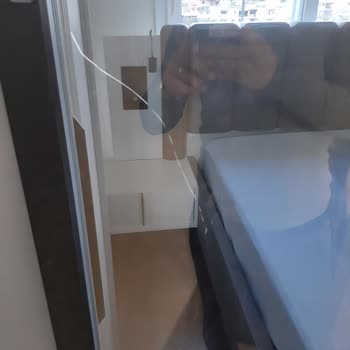 Neva Trend Mobilya Çizik Dolap Camı Ve Dayanıksız Baza