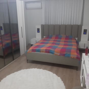 Neva Trend Mobilya Çizik Dolap Camı Ve Dayanıksız Baza