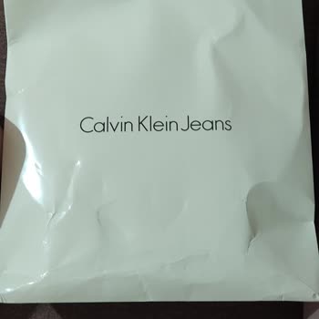 Calvin Klein'ın Özensiz Paketlemesi