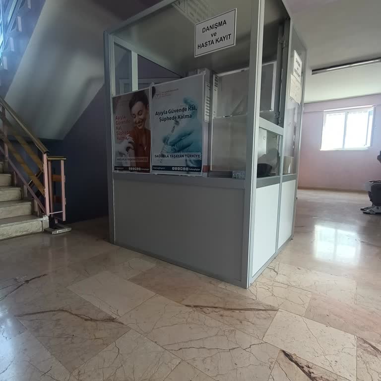 Doktor Ve Danışma İşinin Başında Durmuyor