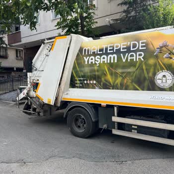 Maltepe Belediyesi Küçükyalı Merkez Mah Yıldırım Sok Çöp Kamyonu Park Ve Koku Sorunu