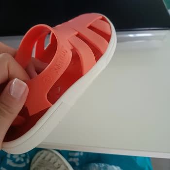 FLO Ayakkabı FLO Dan 2 Ay Önce Aldığım Çocuk Sandaleti Parçalandı!