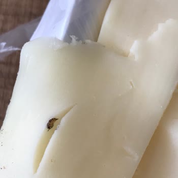 BİM Binvezir Kaşardan Böcek Çıktı