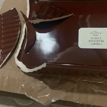 Madame Coco Gönderdiği Kırık Tabak İçin Uğraştırıyor!